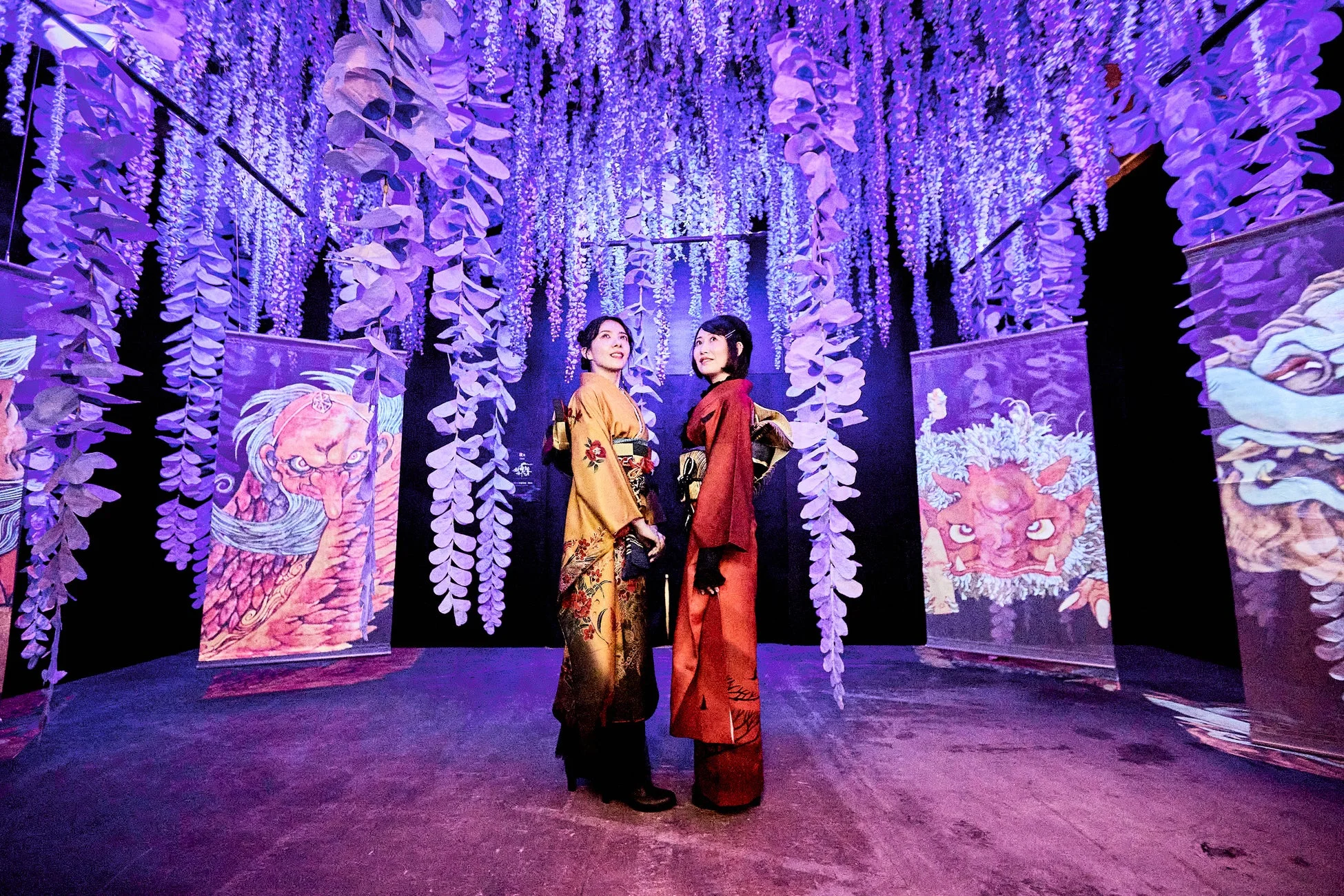 藤の花と妖怪のプロジェクションマッピング