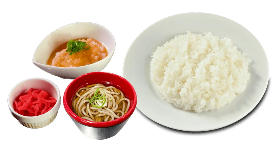 白米、麺類（うどんかそば）、大根おろし、紅しょうががセットになった和食の定食