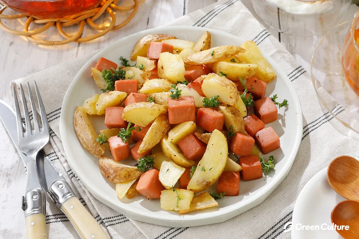 ポテトとサイコロ状の肉