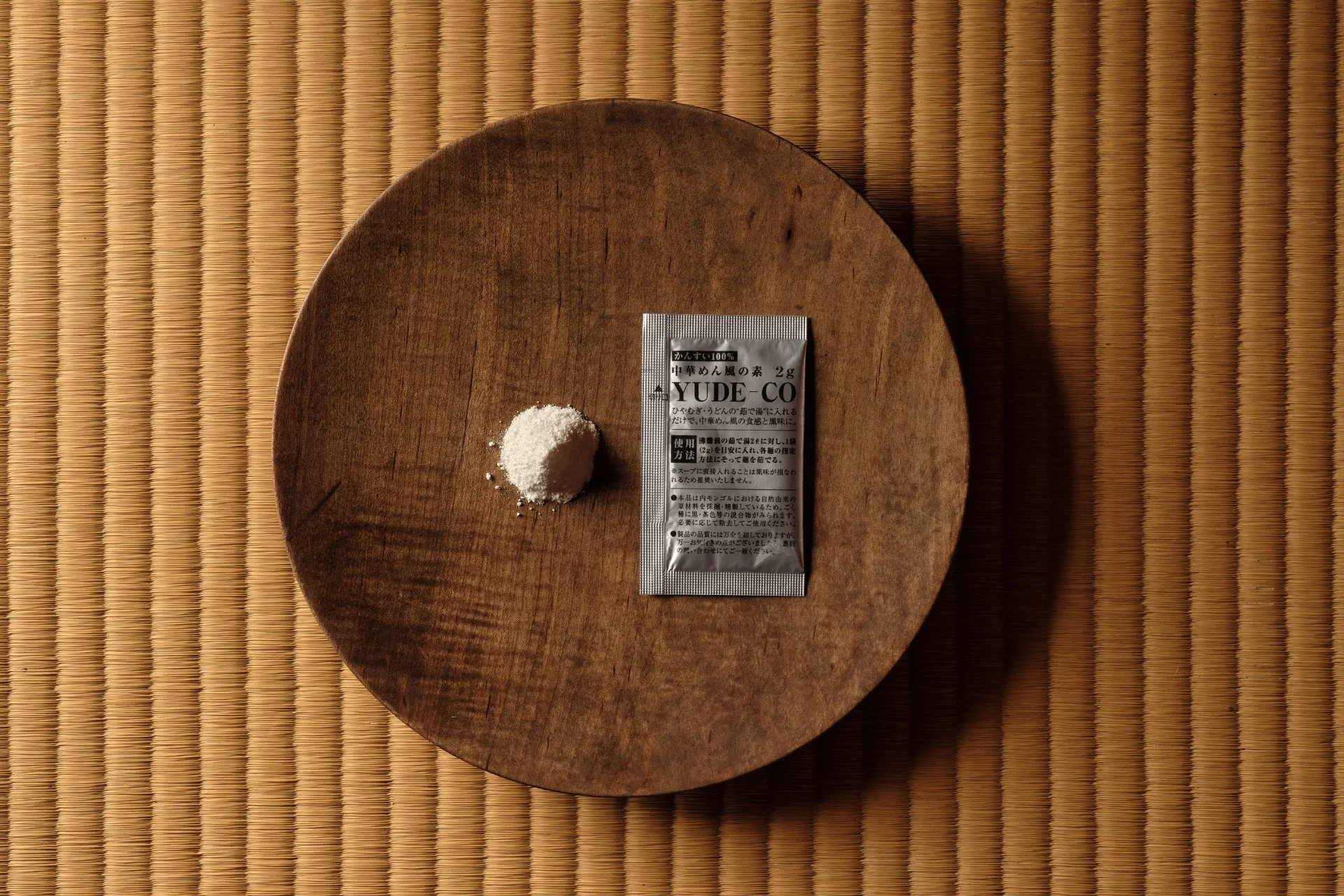 中華めん風の素 YUDE-COのパッケージと粉
