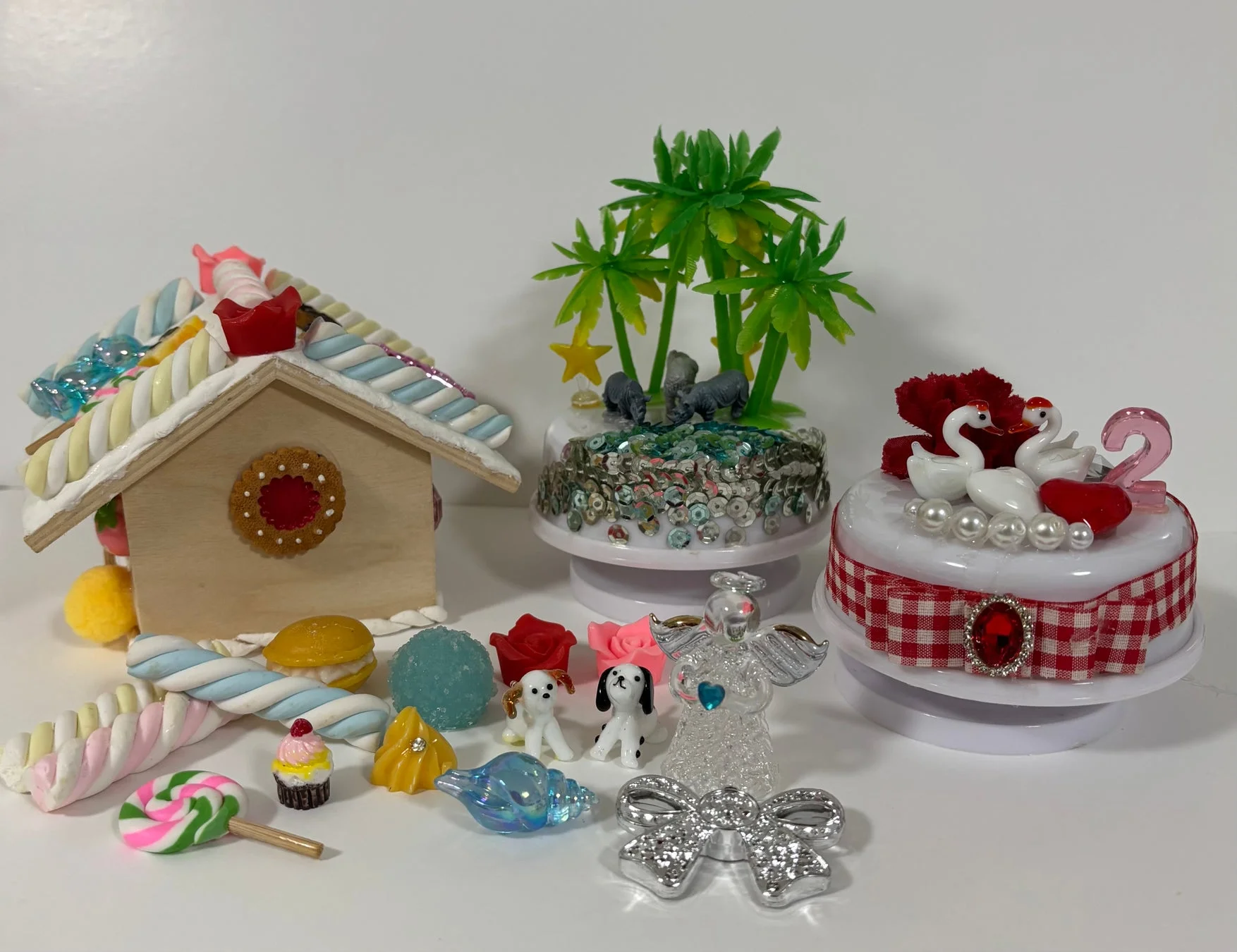 ミニチュアの装飾品