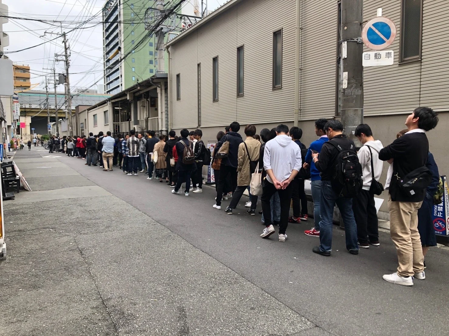 UNCHI株式会社の店舗前に行列