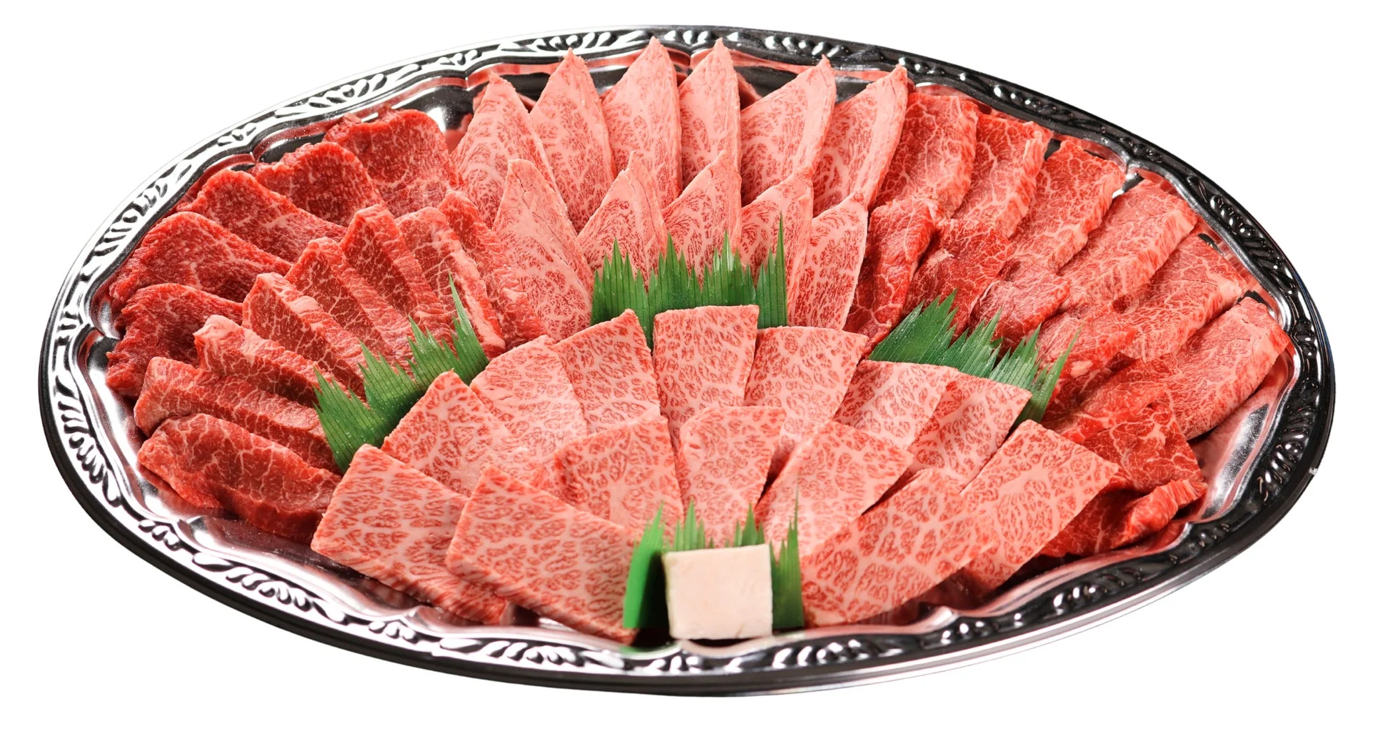 皿に盛られた肉