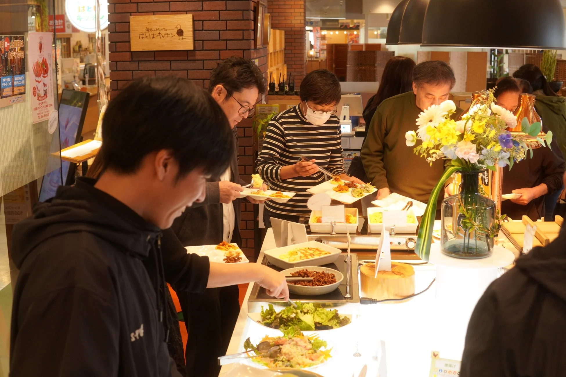 ビュッフェレストランの様子