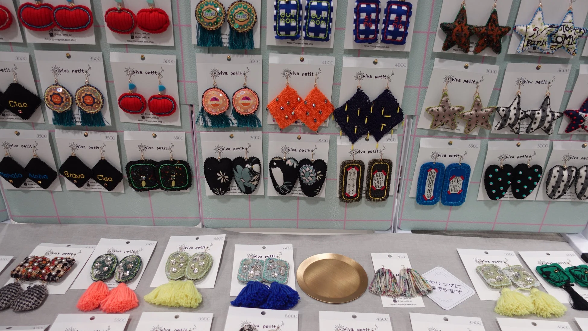 カラフルなハンドメイドイヤリング