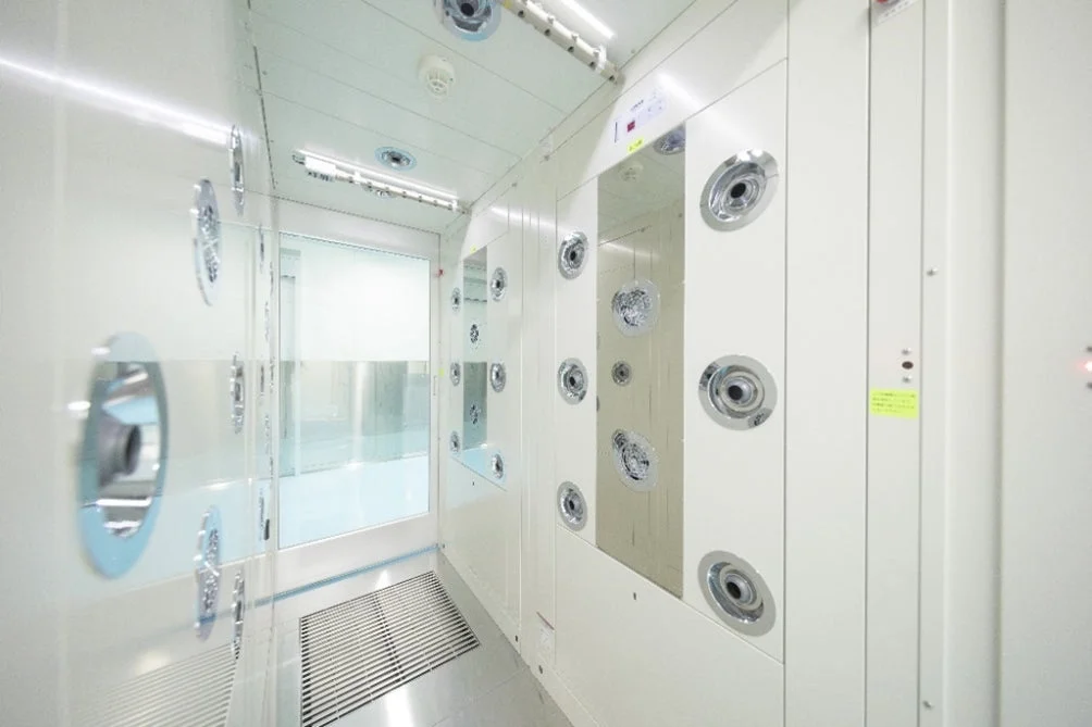 クリーンルーム内のエアシャワー装置