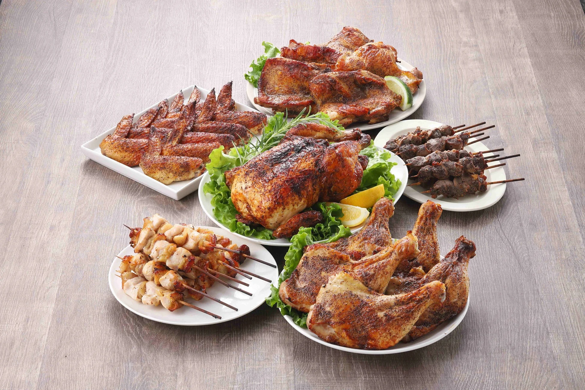 様々な鶏肉料理の盛り合わせ