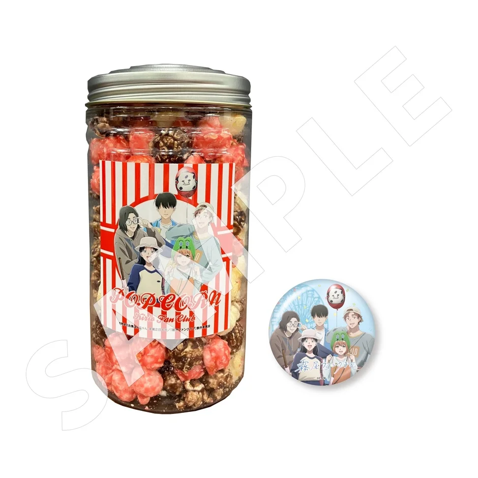 アニメキャラクターがデザインされたポップコーン容器と缶バッジのセットです。