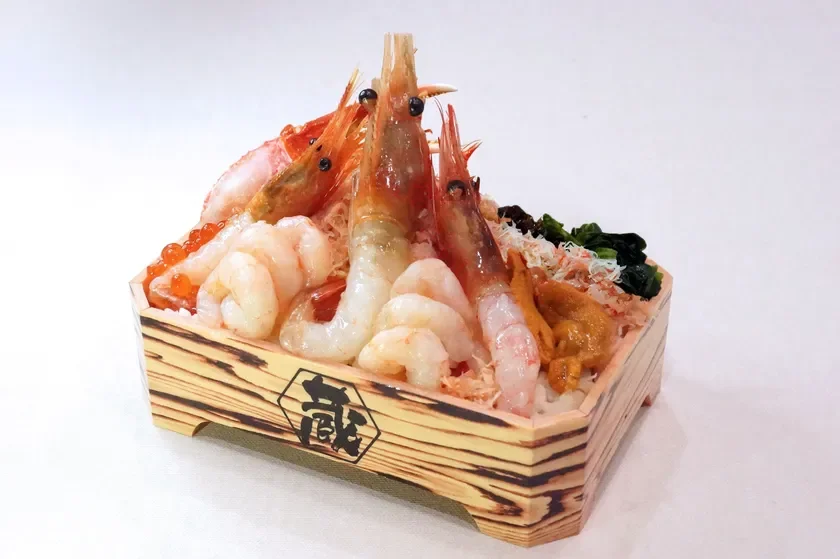 札幌市【魚と肉と北海道 蔵】の3種のえび食べ比べ弁当