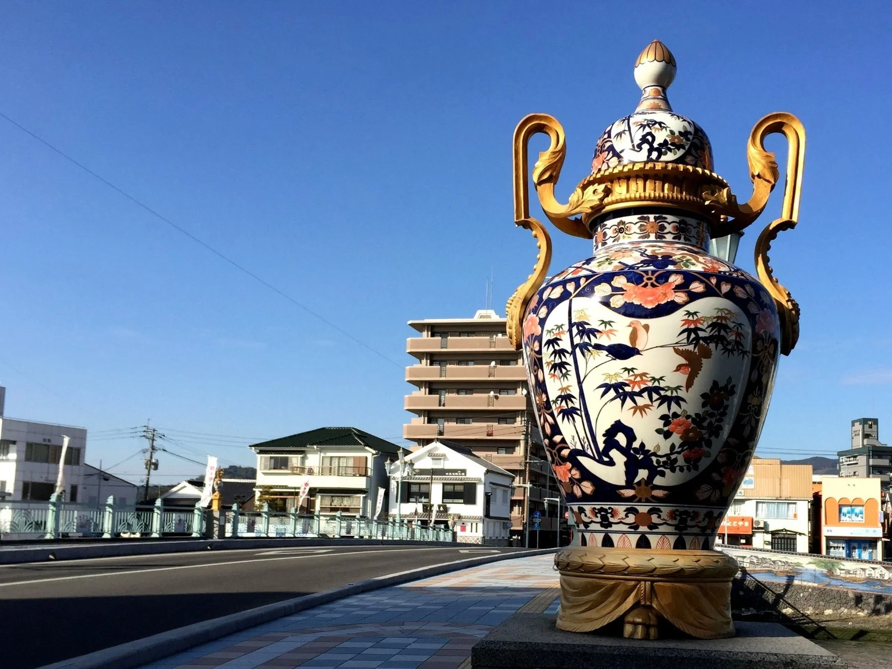 伊万里の街並みと陶器