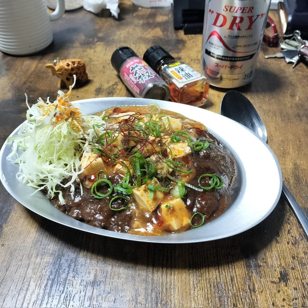 麻婆豆腐カレーとビールのイメージ