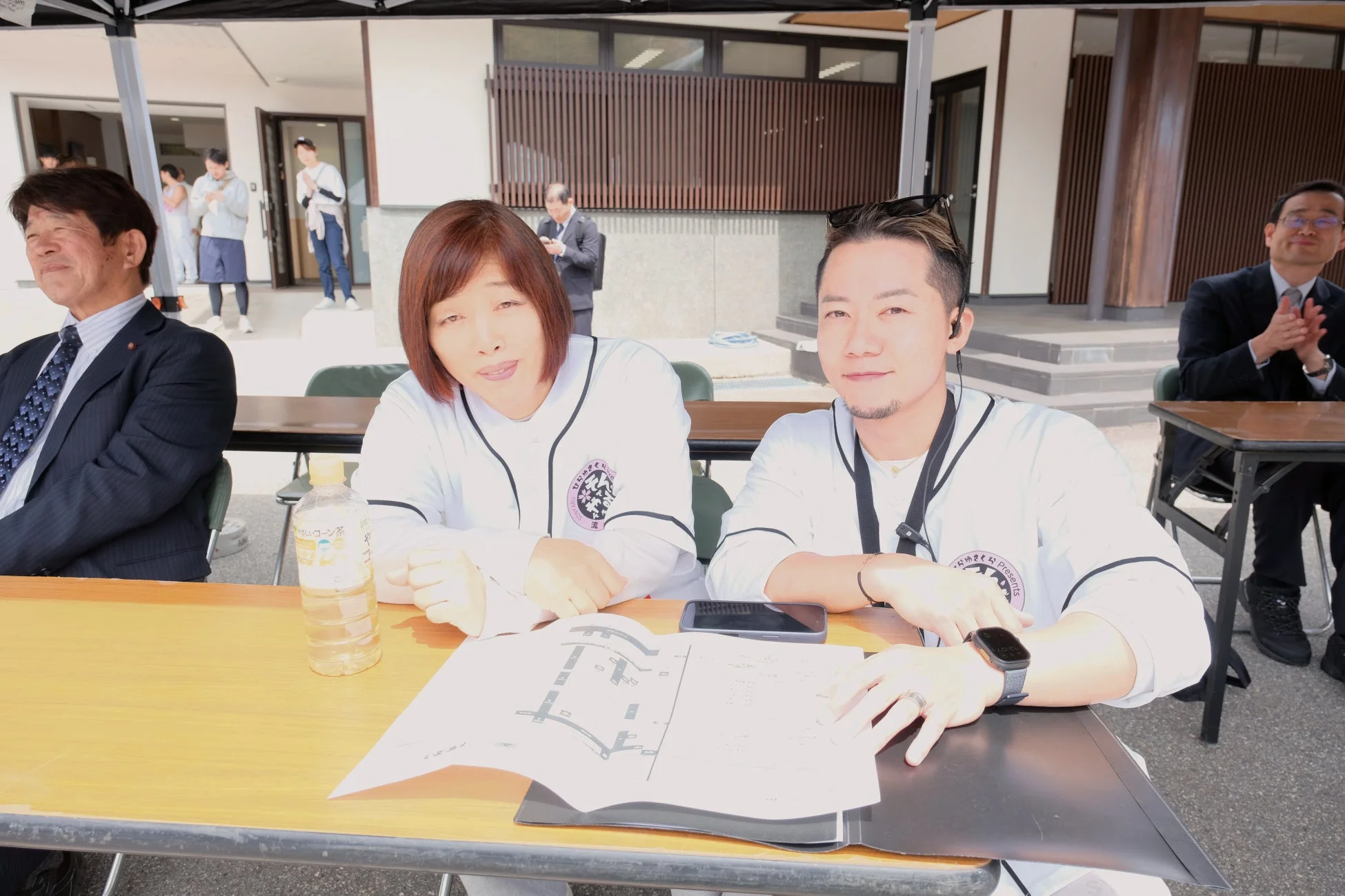 イベント会場での打ち合わせ風景