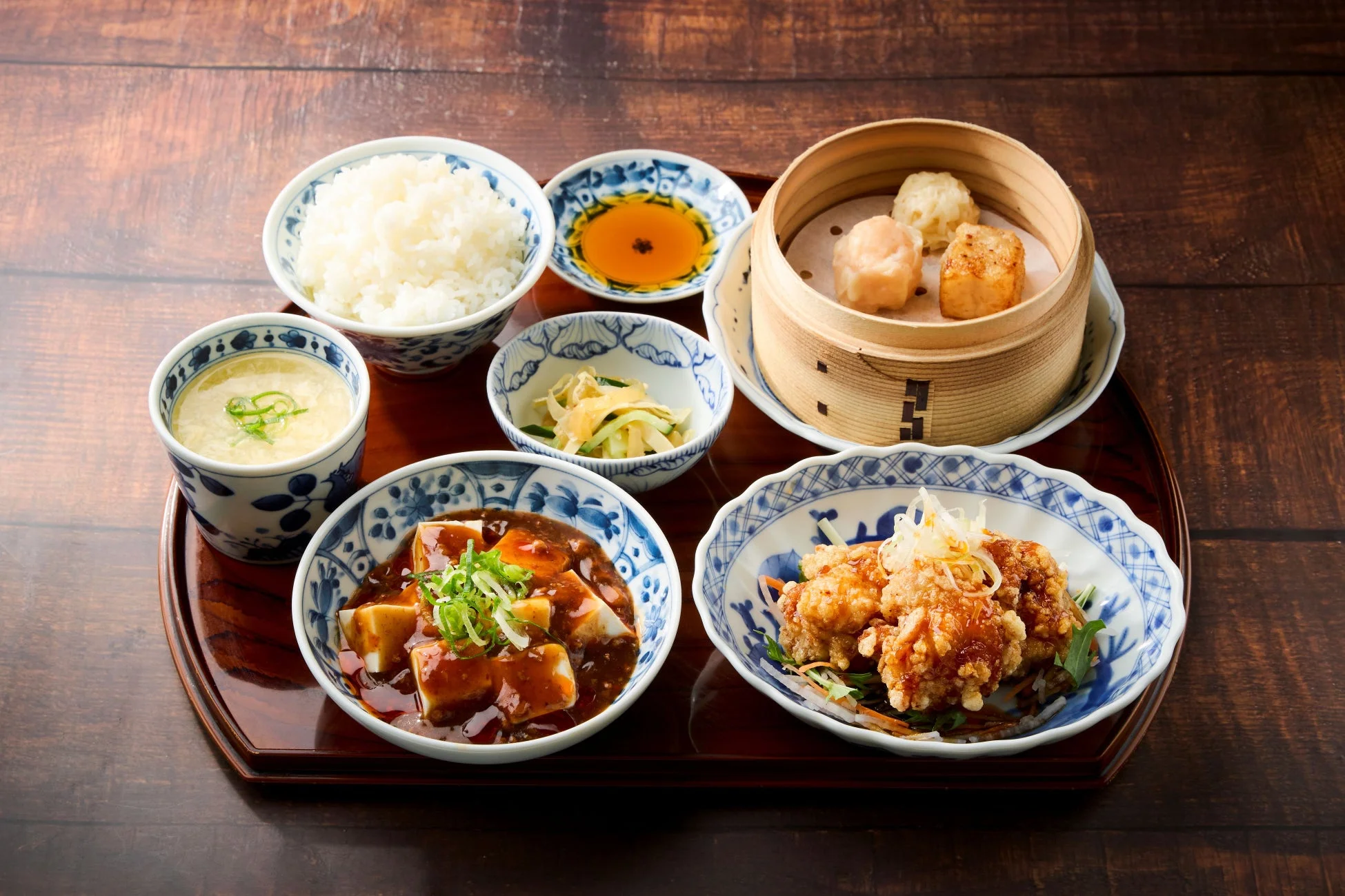 麻婆豆腐と油淋鶏のWメイン定食