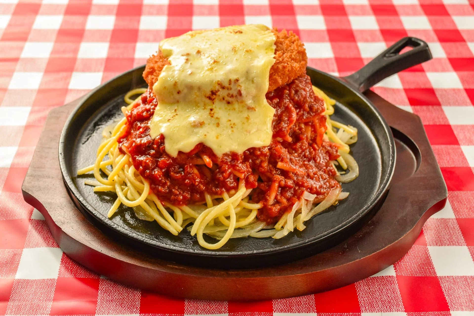とろけるチーズのとんかつミートソース