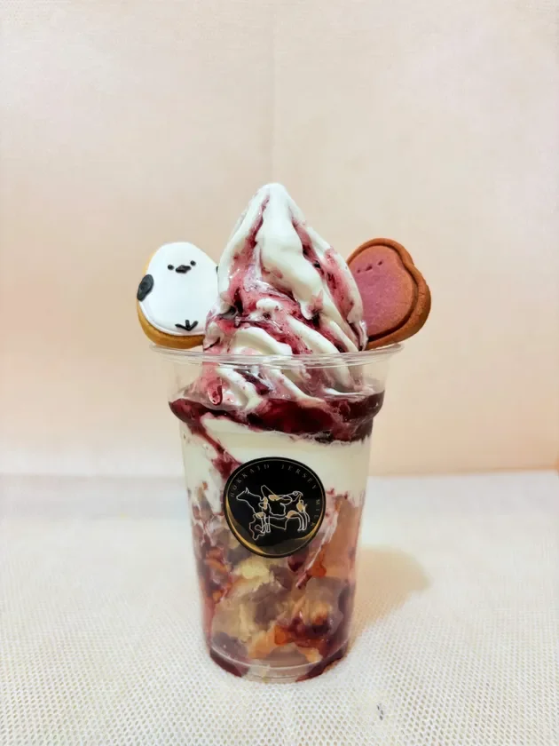 札幌市【週末の牧場ばぶる】のハスカップソフトパフェ
