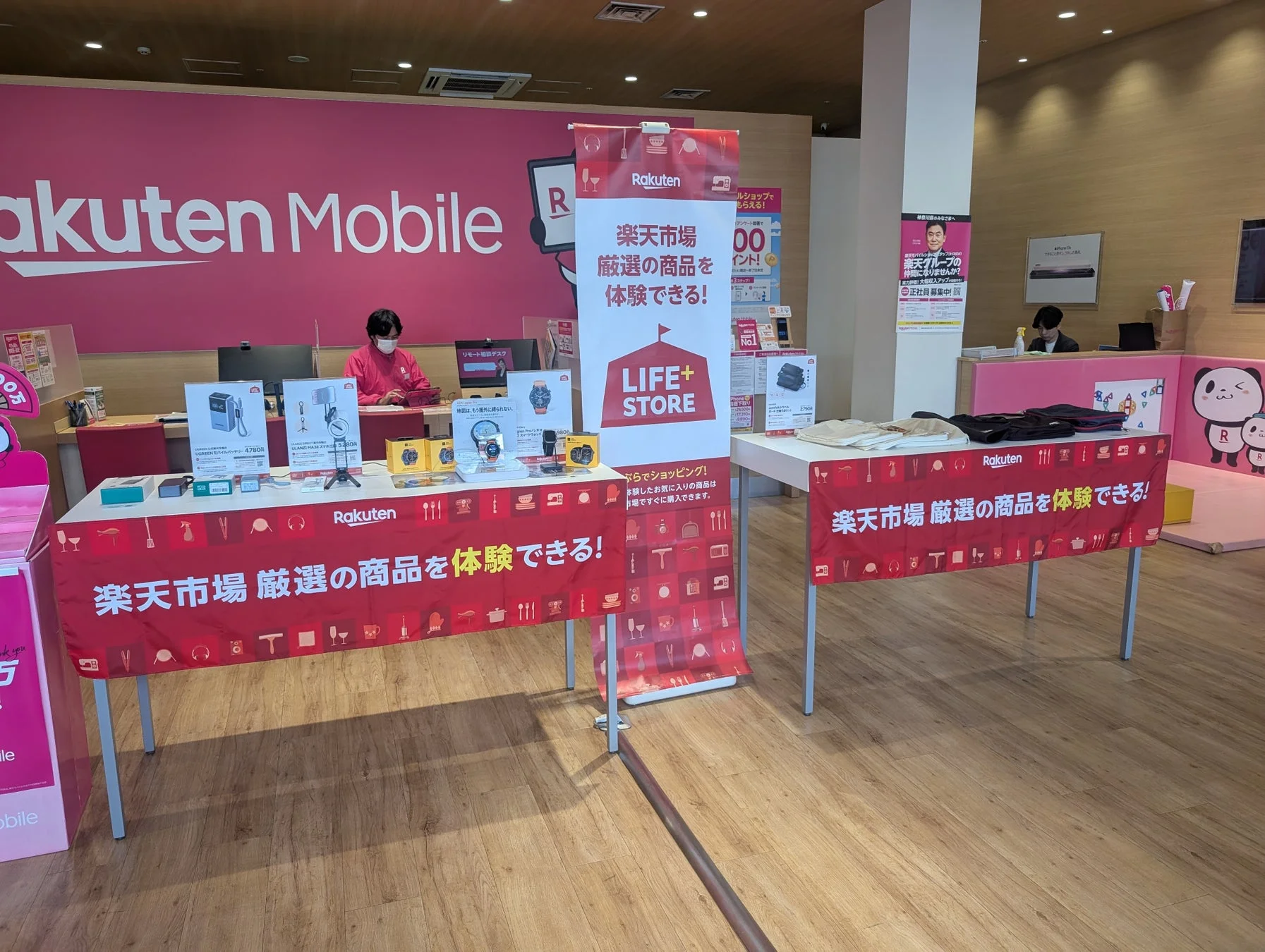 楽天モバイル店舗での展示風景