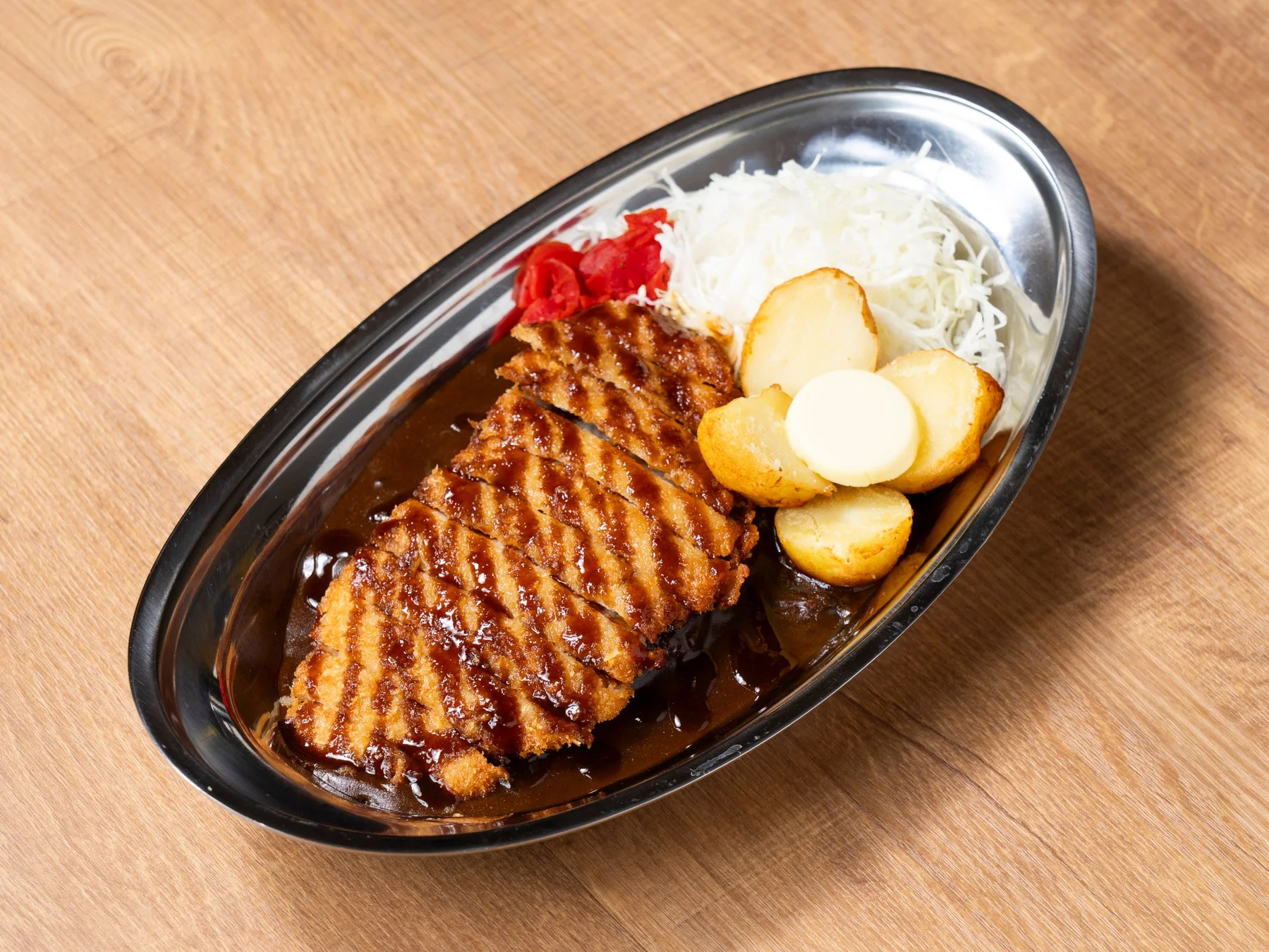 じゃがバターカツカレーのイメージ