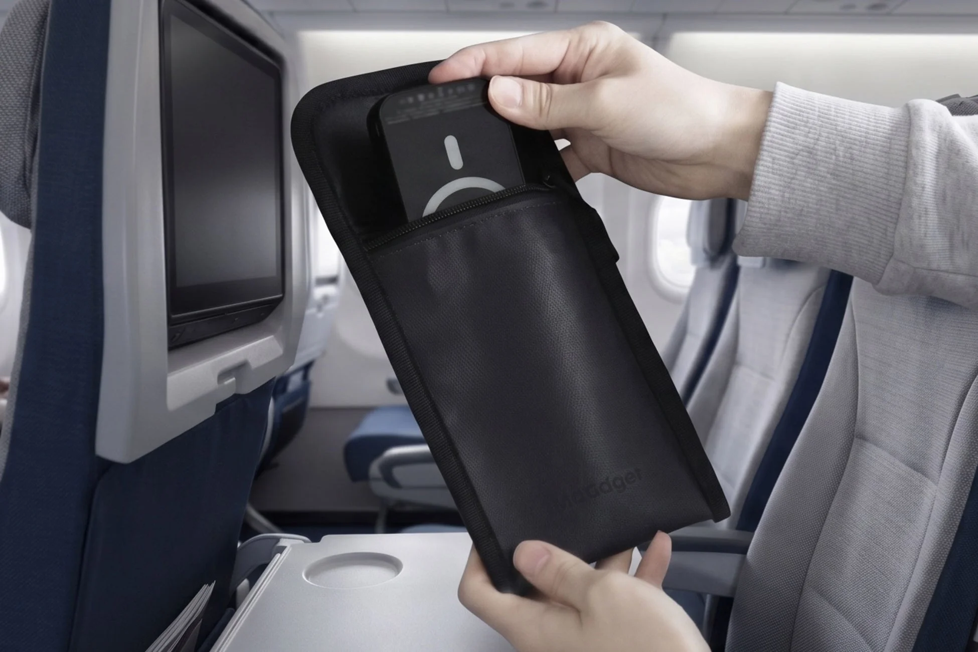飛行機内で使用する様子