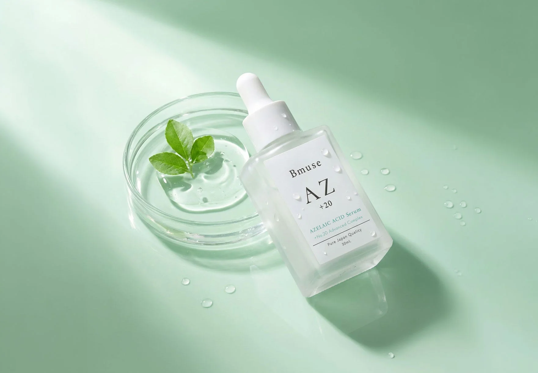 Bmuse AZ +20 AZELAIC ACID Serum with leaves in petri dish