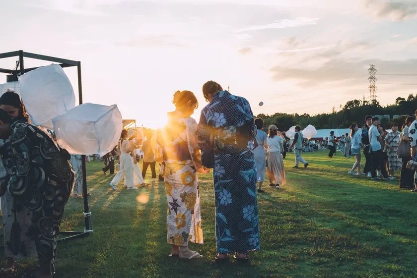 夕暮れ時の会場風景