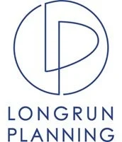 青い線で描かれた円の中に抽象的なモノグラムが配置され、その下に「LONGRUN PLANNING」という社名が記されたロゴマークです。企業やブランドの象徴として使われるデザインです。