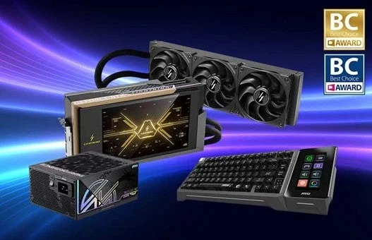 MSIの高性能PCパーツ群が、鮮やかな青と紫の背景に配置されています。水冷式グラフィックカード、電源ユニット、ゲーミングキーボードが含まれ、「ベストチョイスアワード」を受賞していることが示されています。
