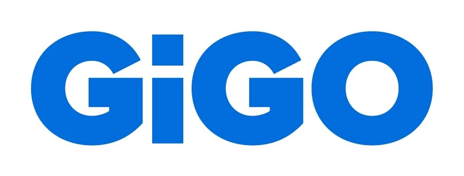 白い背景に青色で「GiGO」と書かれたロゴマークです。