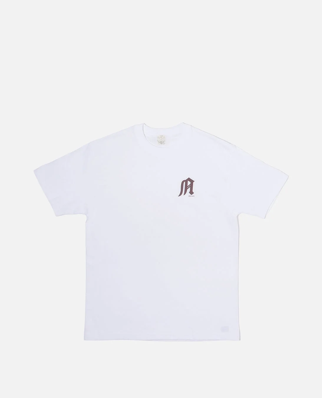 白いTシャツの胸元に「JA CLUB」と読めるロゴがプリントされた画像