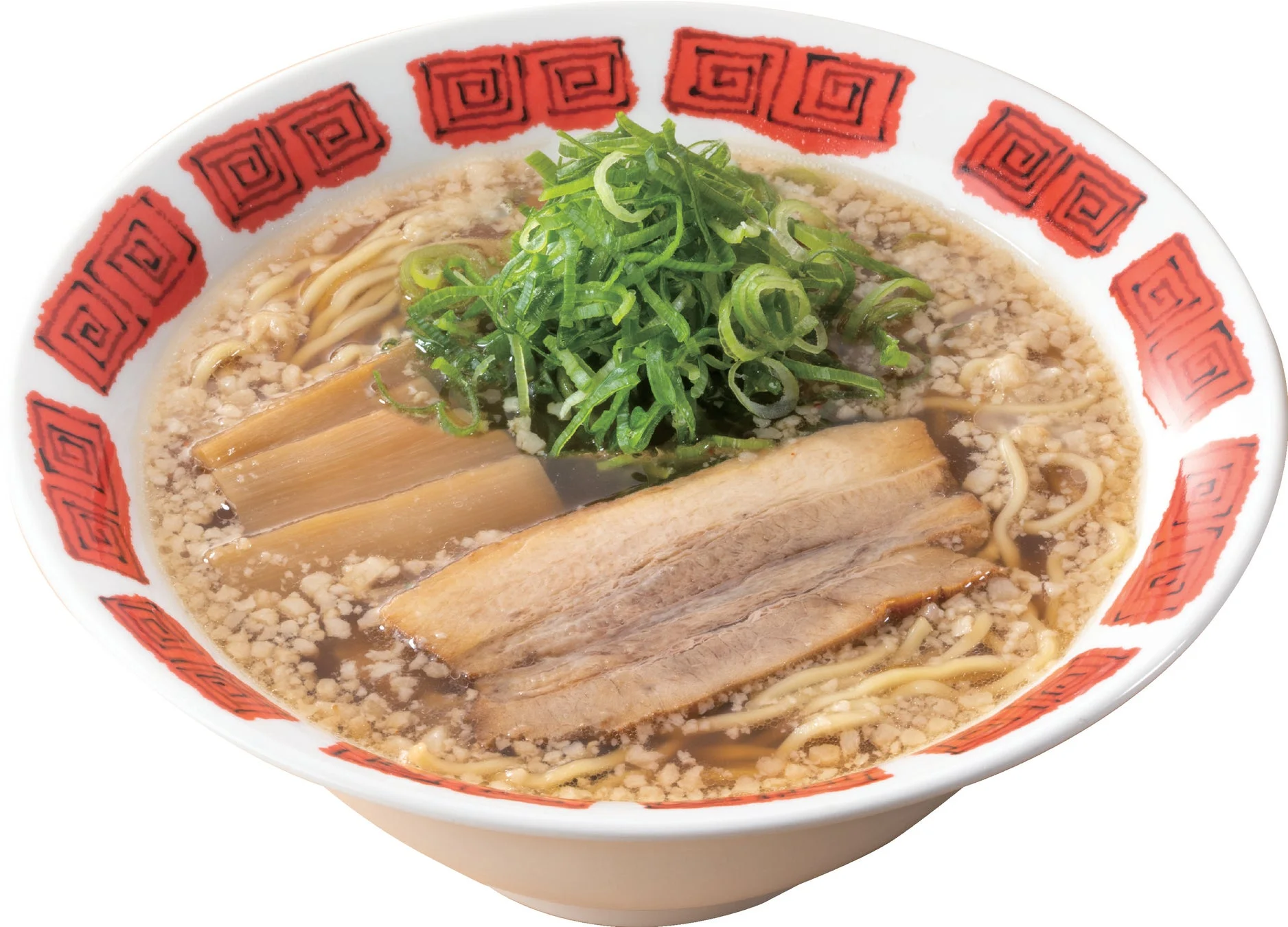 伝統的な模様の丼に入った醤油ベースのラーメンです。背脂が浮いたスープに、太めのチャーシュー、メンマ、たっぷりの刻みネギがトッピングされています