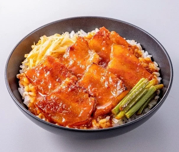 旨辛コチュジャン サムギョプサル丼（もち麦）
