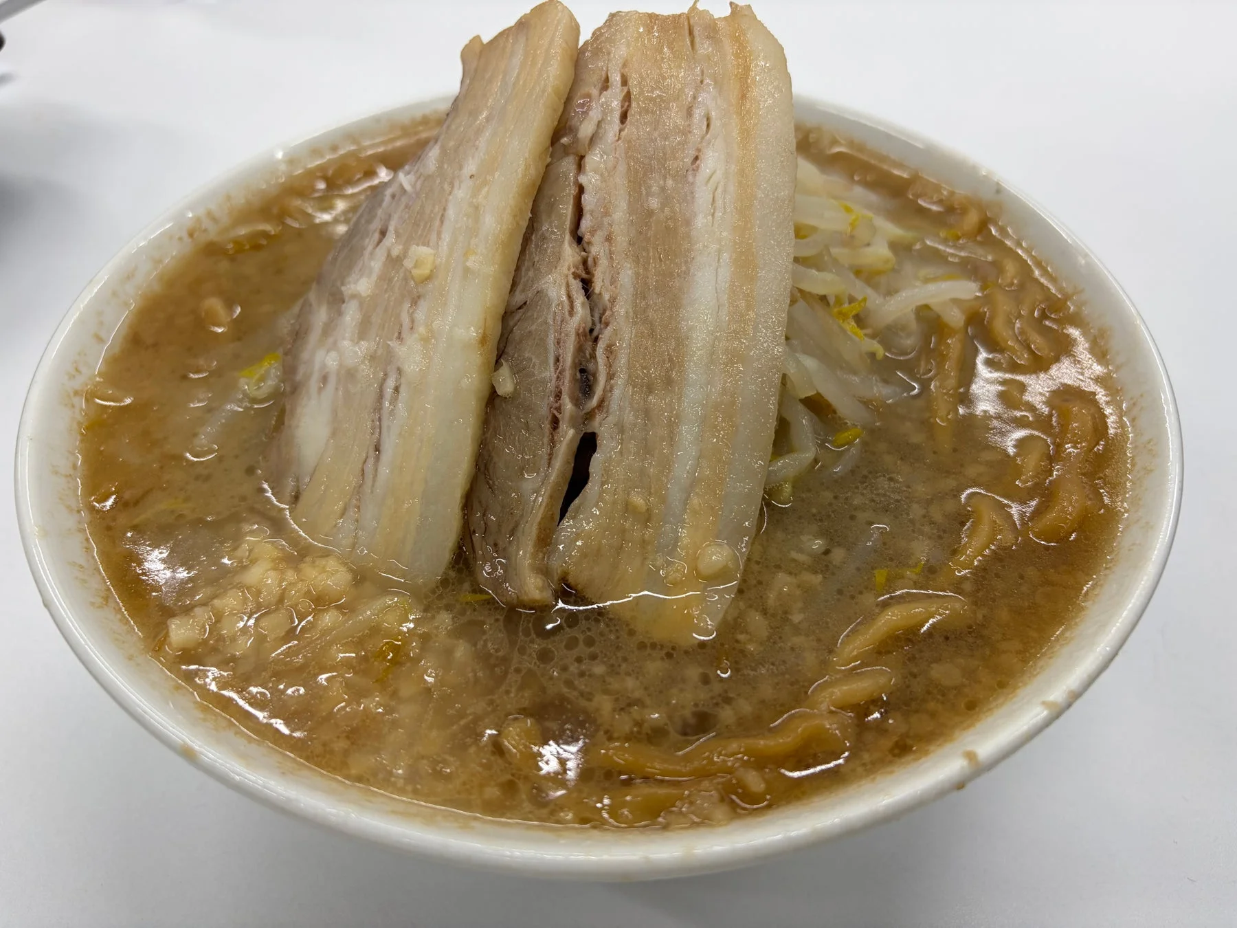 濃厚G系ラーメンの盛り付け例