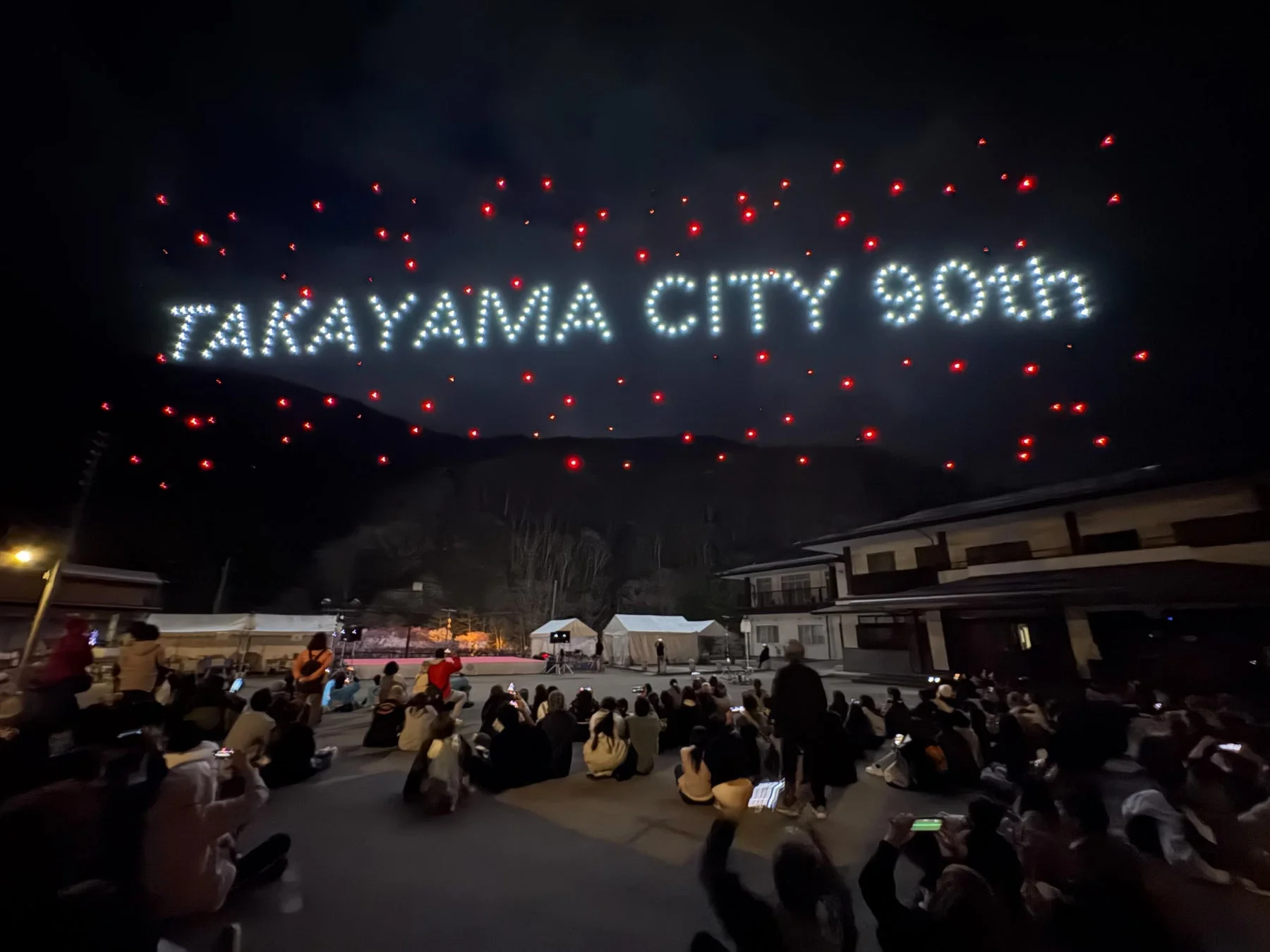 高山市制90周年を祝うドローンショー