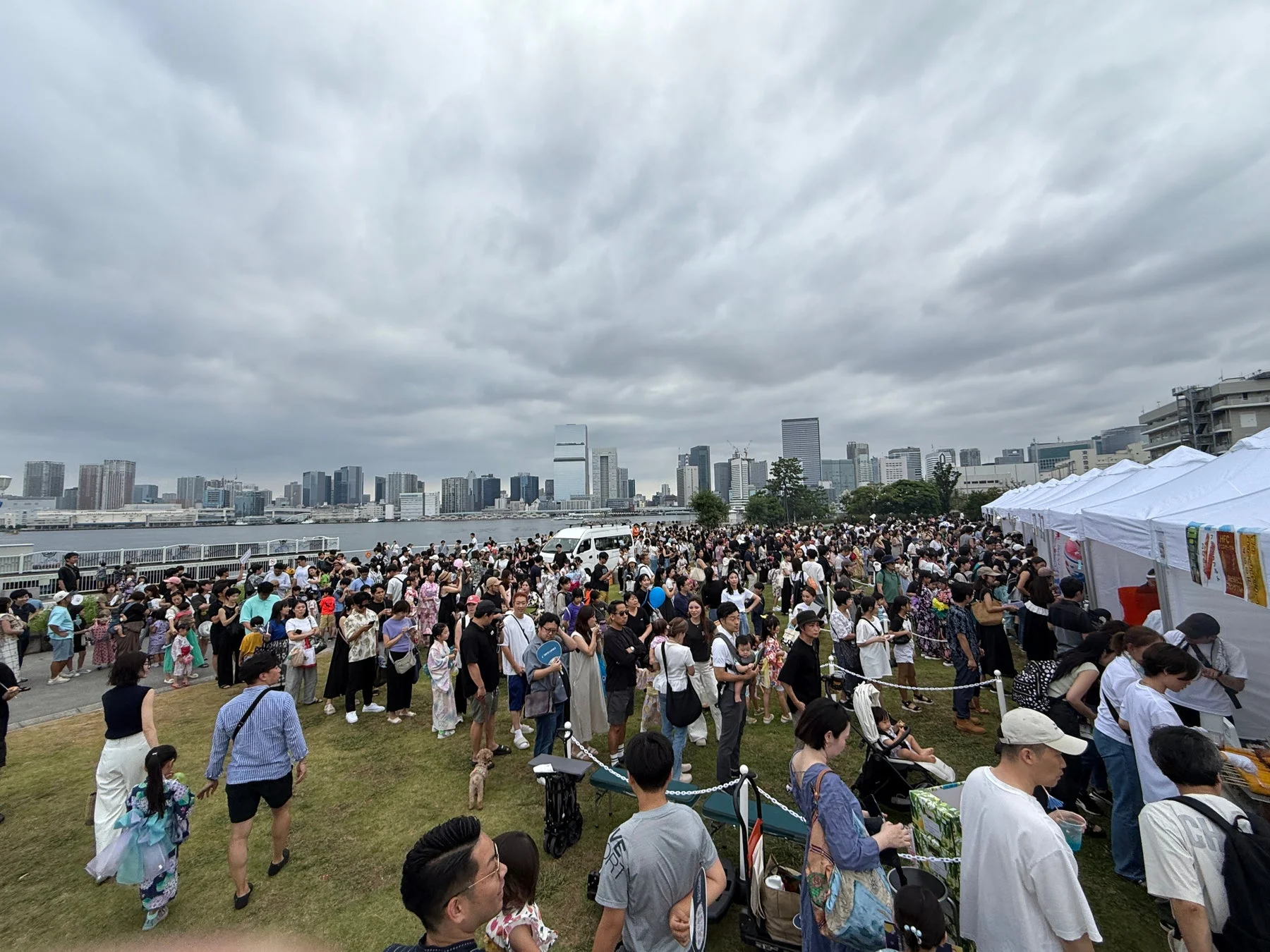 多くの来場者で賑わう会場