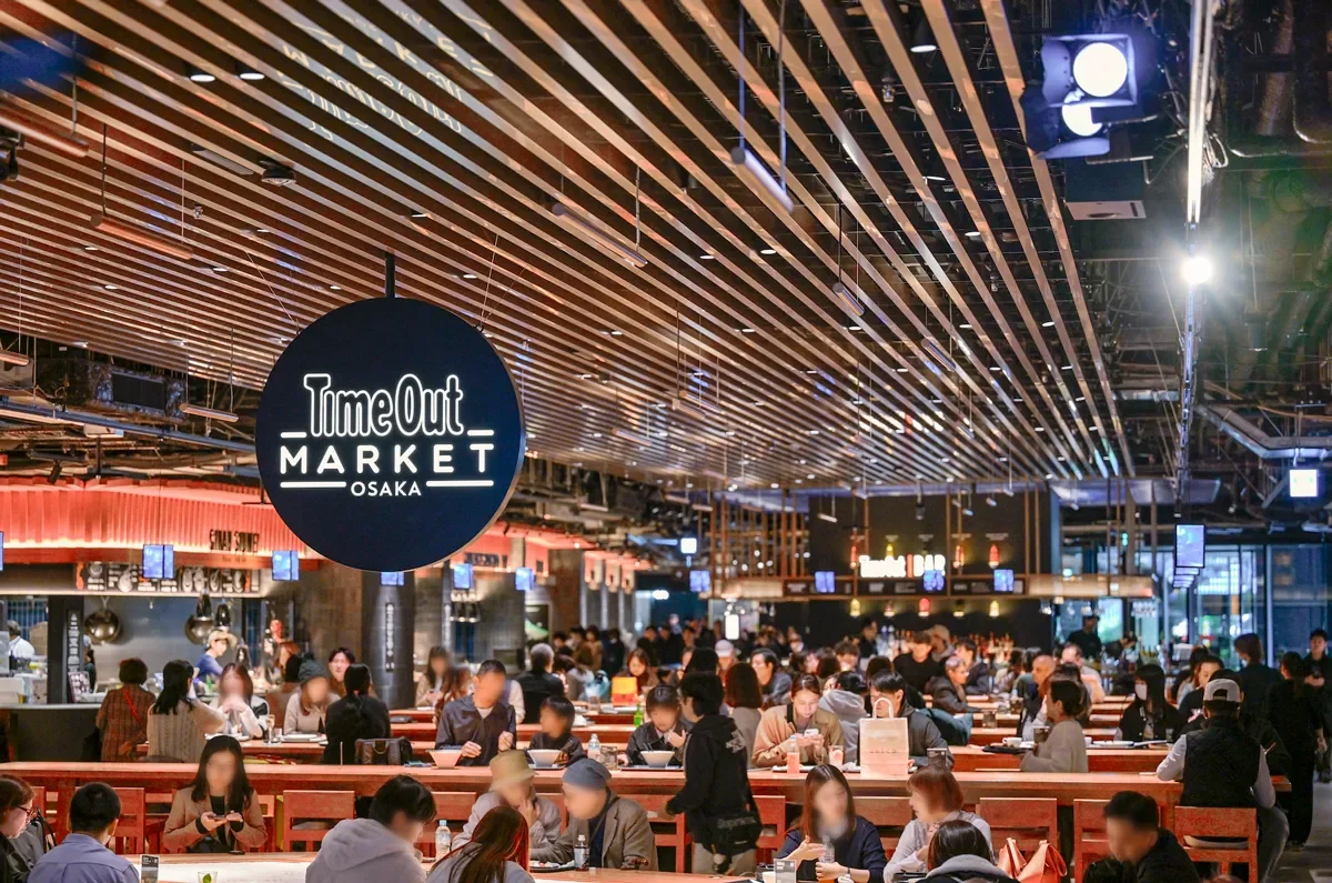 Time Out Market Osakaの賑わう様子
