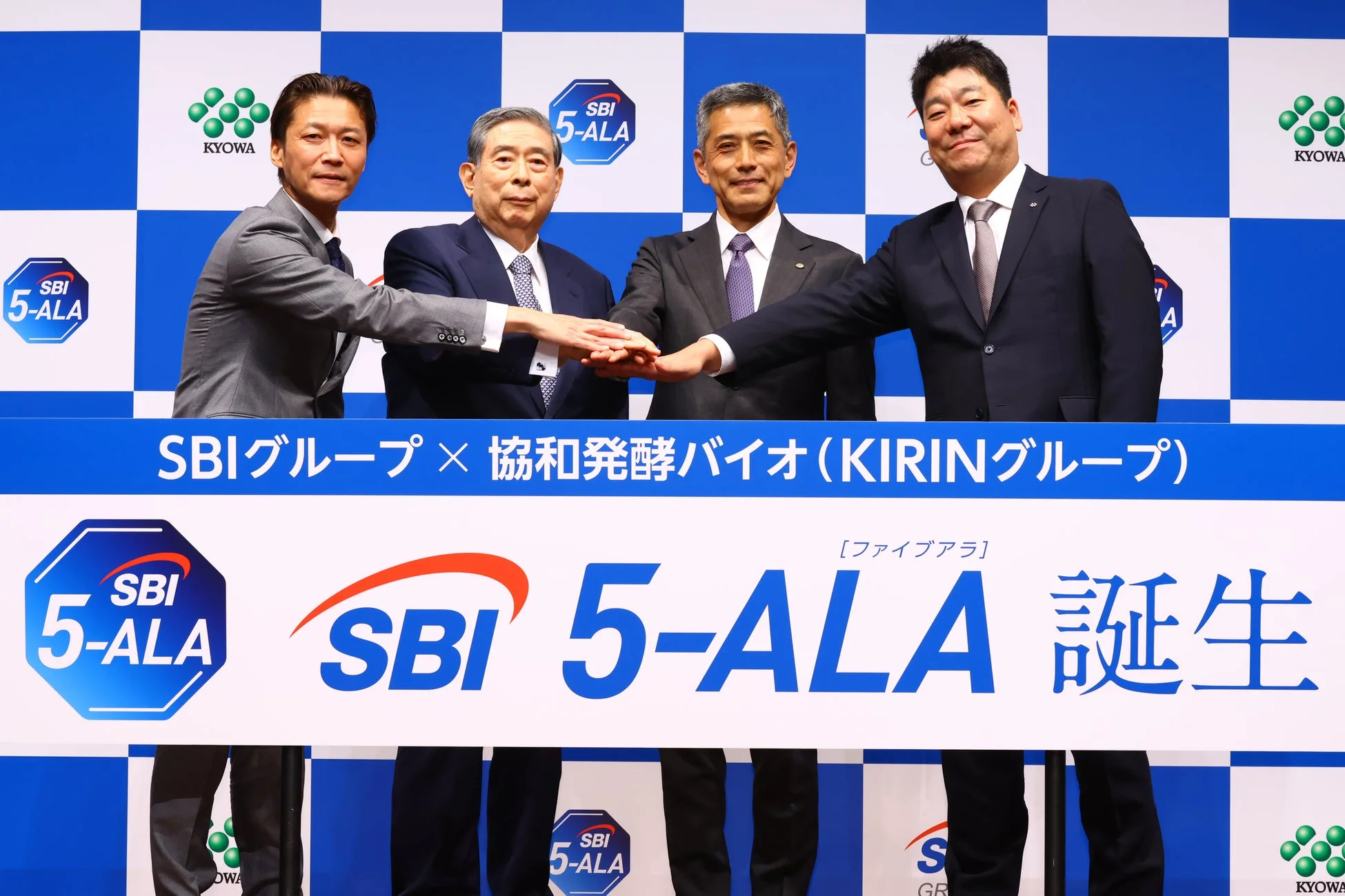 SBIグループと協和発酵バイオの提携発表会の様子