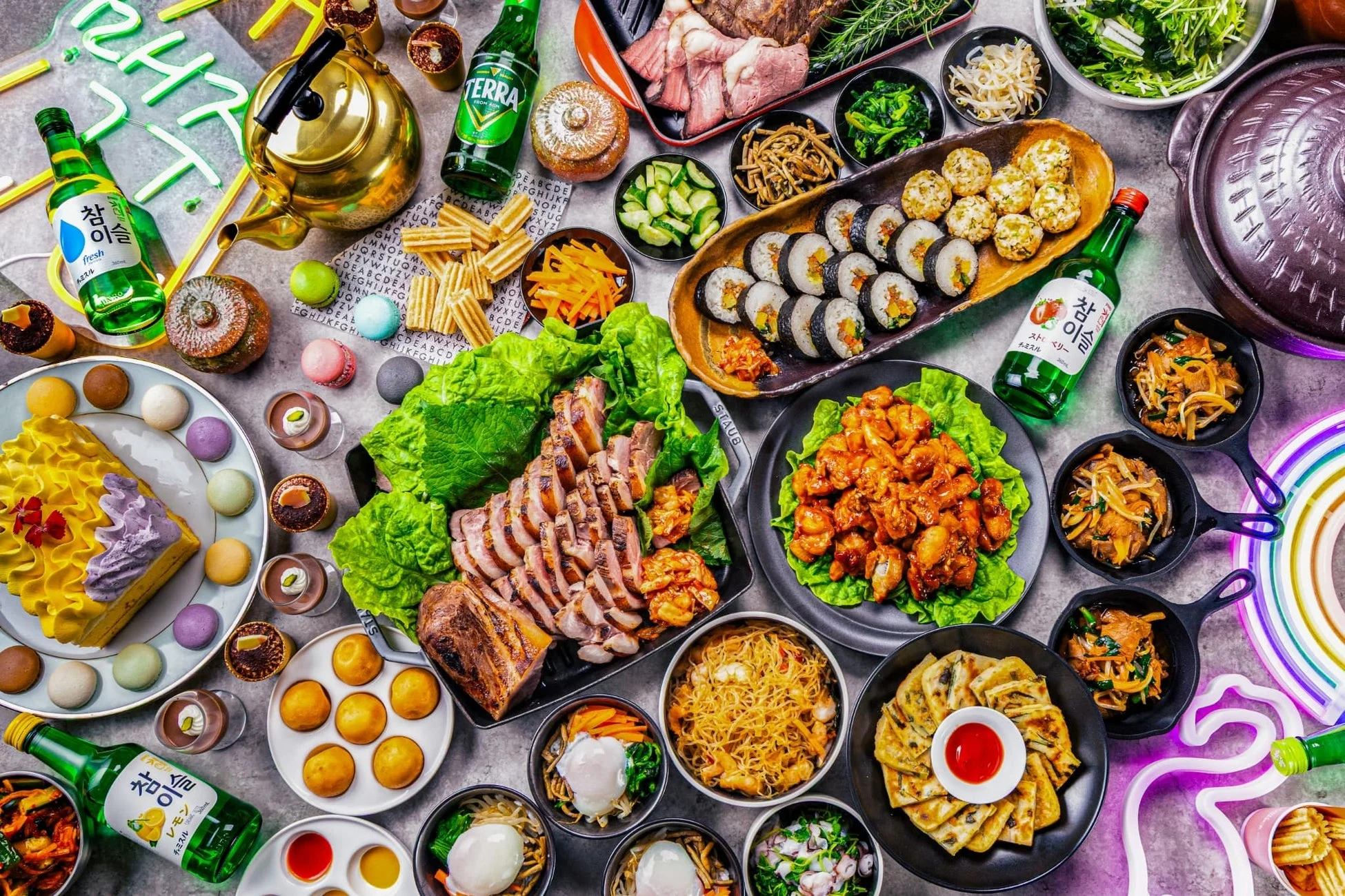 韓国料理の豪華な食卓