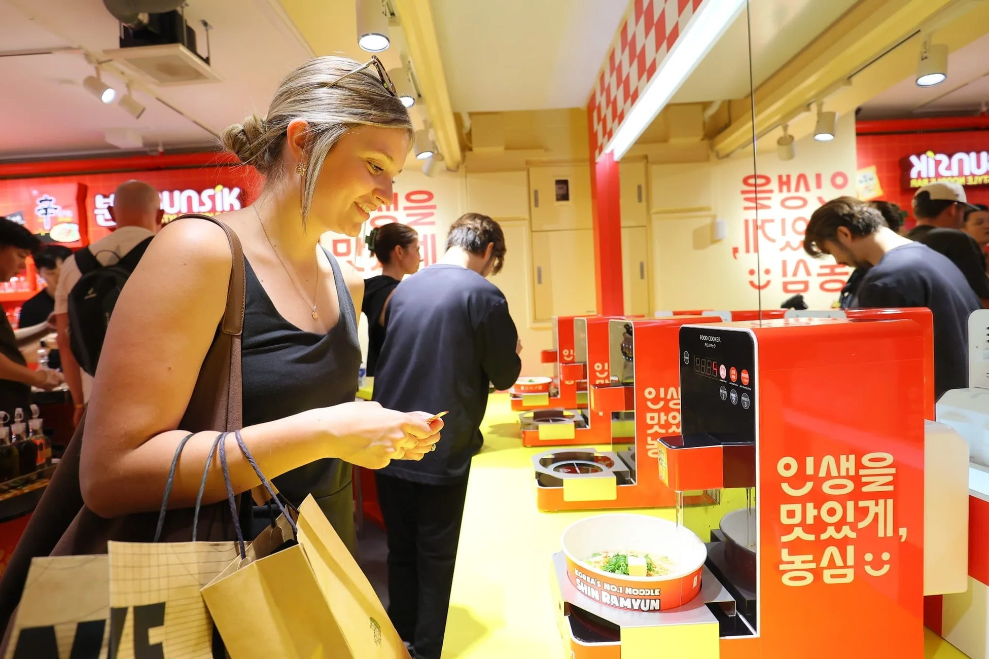 セルフサービスのラーメン調理器