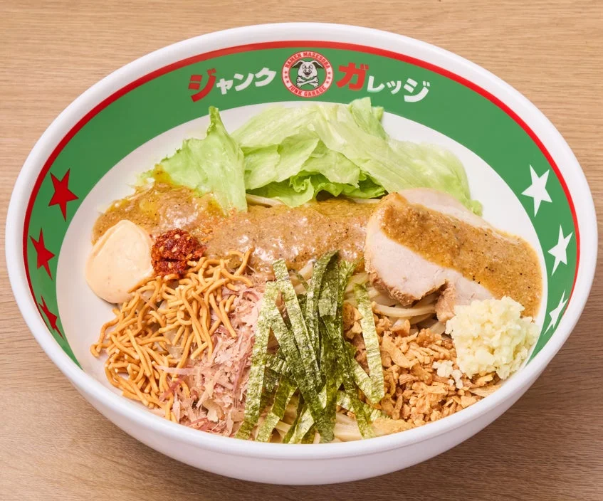 具だくさんのまぜそばの丼