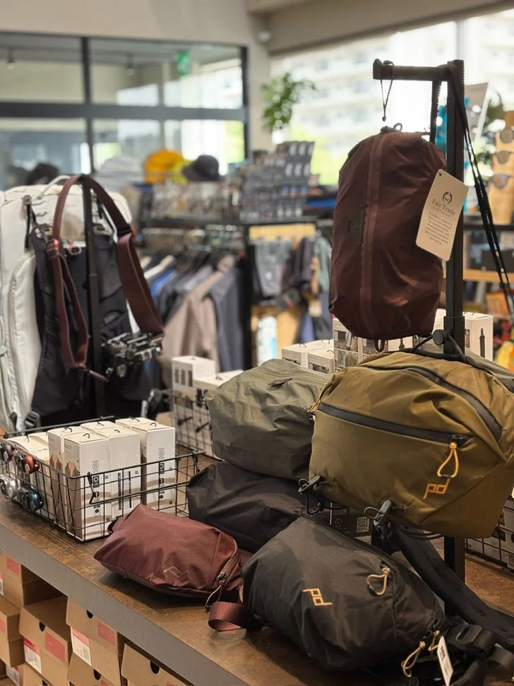 店舗,カバン,バックパック,旅行用品,アウトドア,ギア,小売店,ピークデザイン,フェアトレード