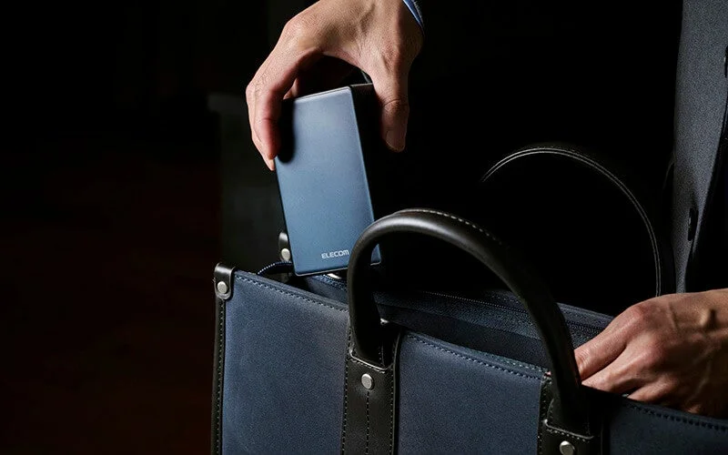 モバイルバッテリーをバッグに収納
