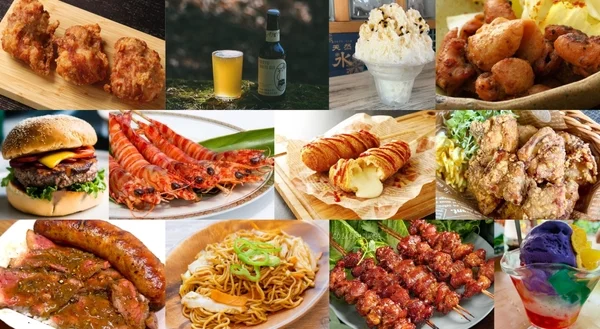 様々な種類の美味しそうな料理や食べ物を集めたコラージュ画像です。唐揚げ、ハンバーガー、海老、チーズドッグ、焼き鳥、焼きそば、かき氷、パフェなど、幅広いジャンルの人気メニューが並んでいます。