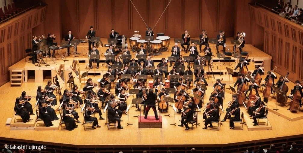 オーケストラの演奏風景