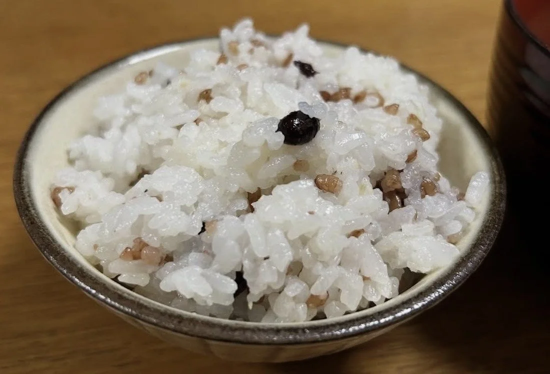 白米と雑穀米の茶碗