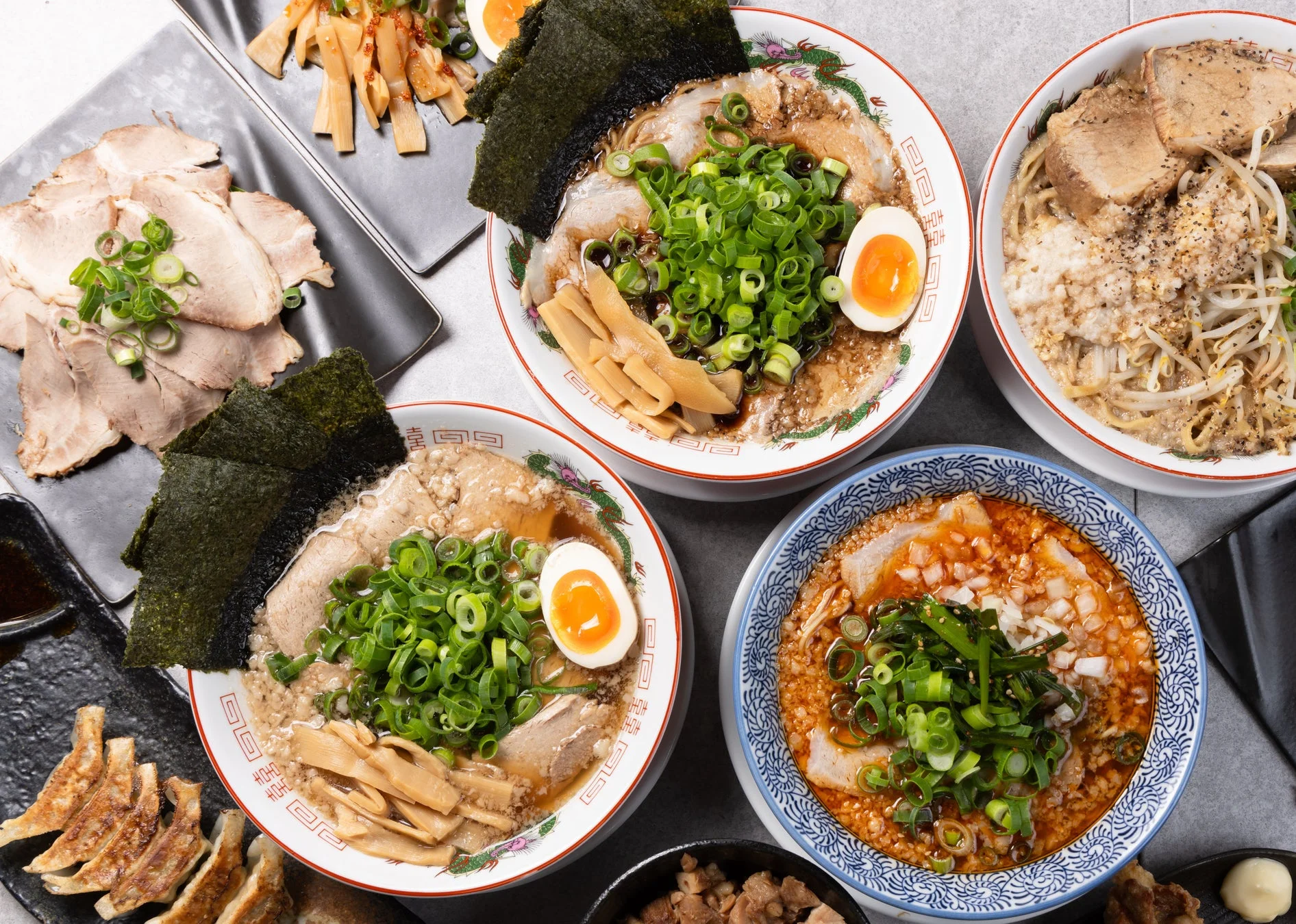 麺屋EDITIONのラーメンとサイドメニュー