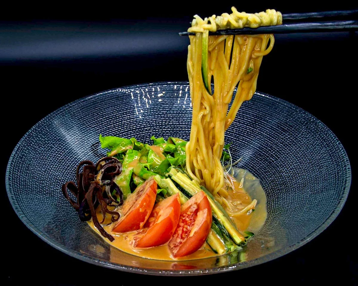 冷やし中華、麺料理、箸