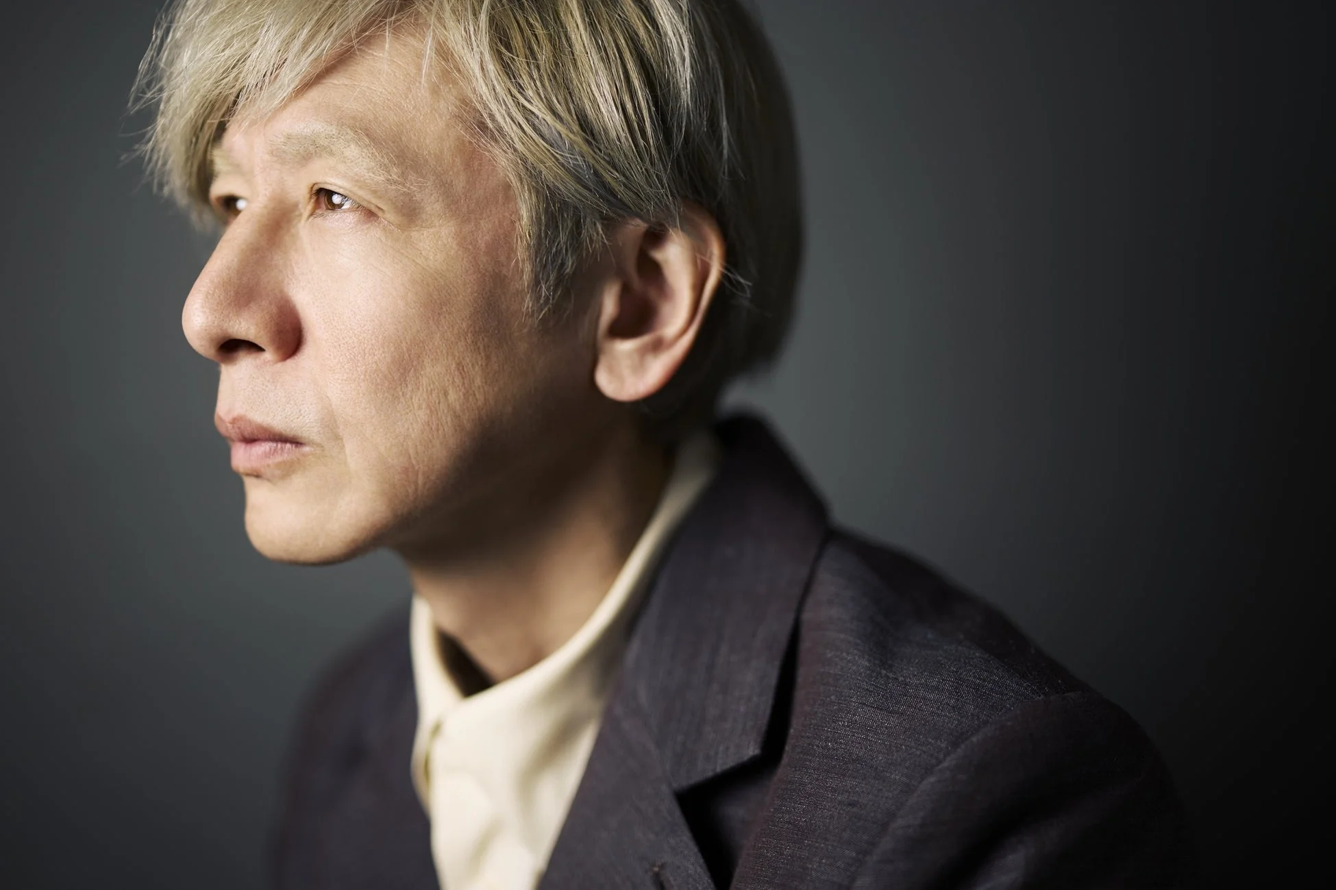 伊澤一葉さんの横顔ポートレート