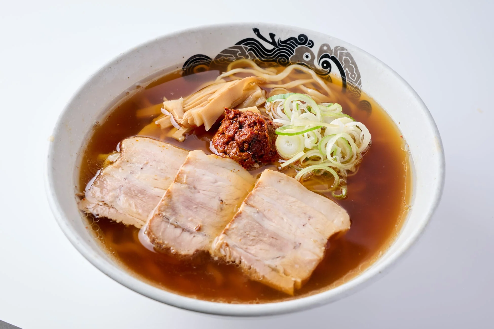 ラーメン,麺料理,豚肉,チャーシュー,メンマ,ネギ,辛味噌,和食,日本食,食事,食べ物,丼,中華麺