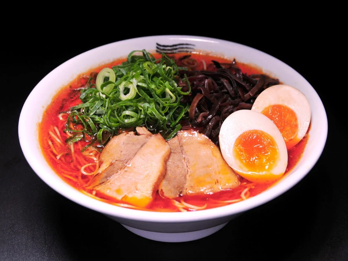 旨辛とんこつラーメン味玉付