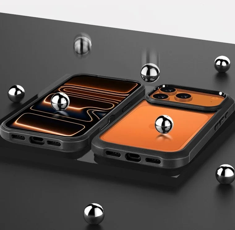 黒い保護ケースに収められた2台のスマートフォン