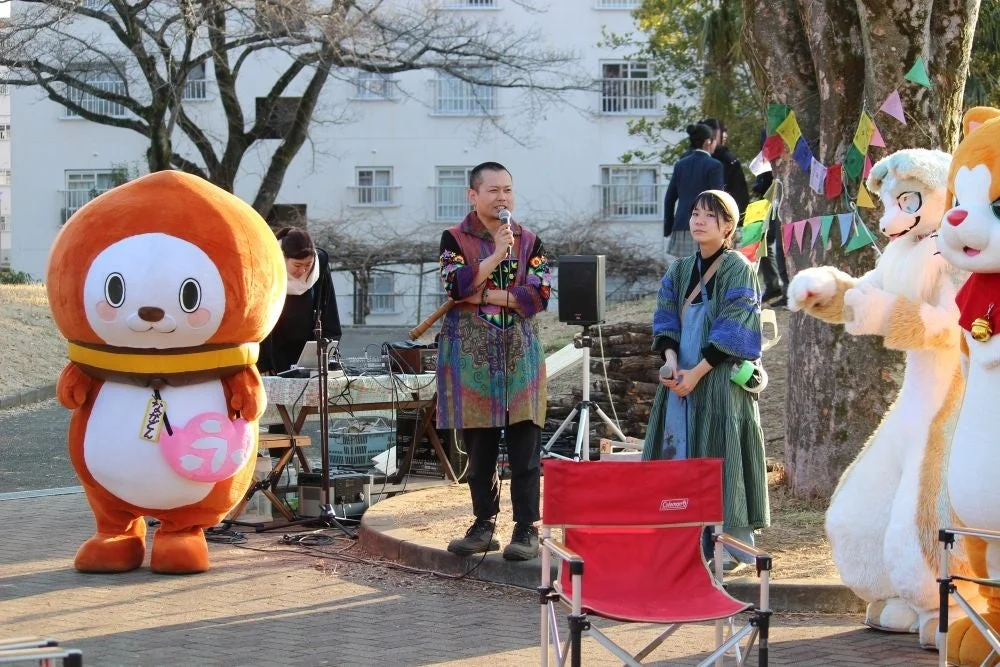 イベント会場の様子とゆるキャラ